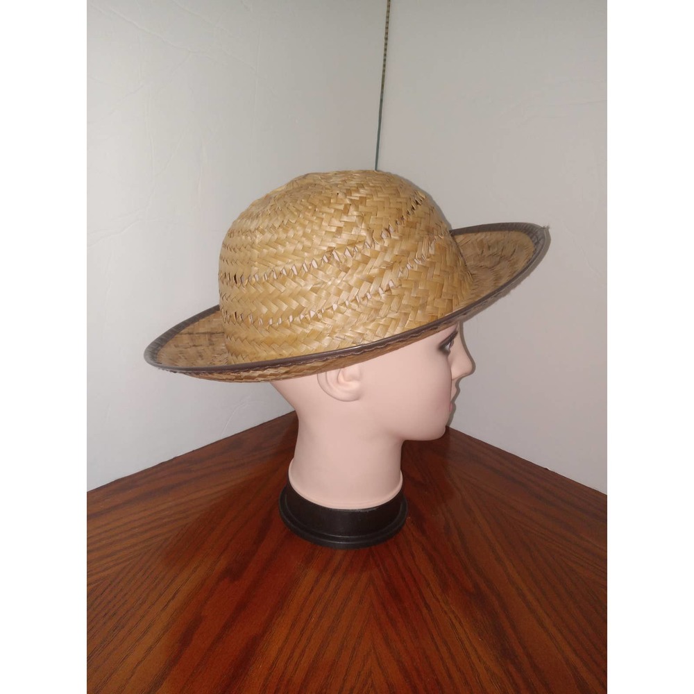 Straw hat. - Picture 2 of 3